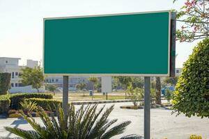 Richtung und Straßenrand Zeichen Plakatwand Beschilderung Attrappe, Lehrmodell, Simulation foto