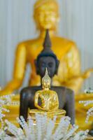 Buddha Statue im thailändisch Tempel, schließen oben von Foto vesak Tag, Makabuja Tag, asalha Puja Tag