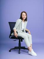 Foto von jung asiatisch Geschäftsfrau auf Hintergrund