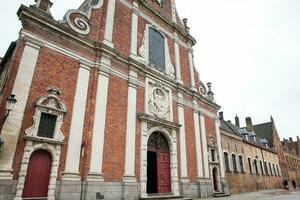 traditionell die Architektur von das historisch Brügge Stadt, Dorf foto