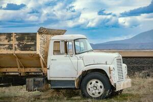 alt Landwirtschaft LKW im das Oregon Wüste foto