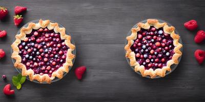 frisch gemischt Beere Torte mit Blaubeeren, Himbeeren, und Erdbeeren auf ein hölzern Oberfläche, oben Sicht, ai generiert foto