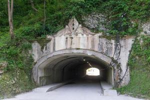 Tunnel unter dem Berg foto