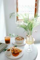 gesund Frühstück Schüssel Joghurt Granola Vegetarier Essen Konzept foto