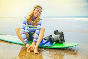 schön optimistisch Surfen Fotograf Mädchen foto