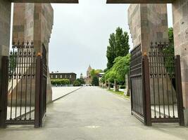 Etchmiadzin Kathedrale ist das Mutter Kirche von das Armenisch apostolisch Kirche foto