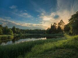 schön Sommer- Sonnenuntergang durch das See, Himmel perfekt Betrachtung auf Nord See foto