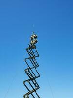 Militär- Antenne auf das Hintergrund von das Himmel foto