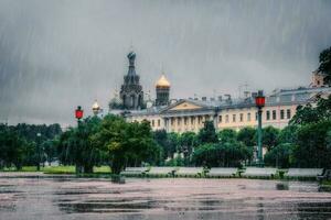 regnerisch Tag mit Ansichten von st. petersburg. Klima Veränderung Konzept. foto