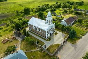 Antenne Aussicht auf Neo gotisch oder Barock Tempel oder katholisch Kirche im Landschaft foto