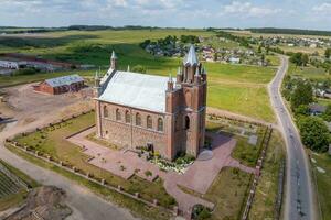 Antenne Aussicht auf Neo gotisch oder Barock Tempel oder katholisch Kirche im Landschaft foto