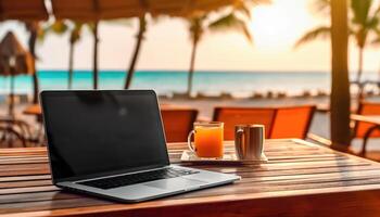 Laptop und Getränke im ein tropisch Paradies - - Arbeit und abspielen - - generativ ai foto