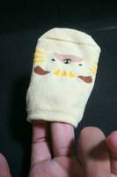 süß Baby Socken Gelb mit ein Hamster Gesicht auf Sie foto