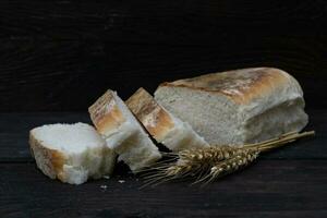 hausgemacht Brot mit Weizen Mehl foto