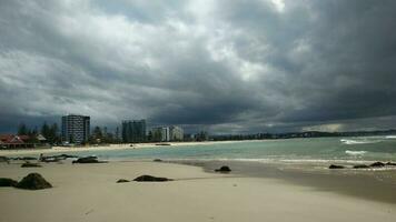 grau Himmel Über Strand foto