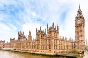 Parlamentsgebäude und Big Ben in London foto