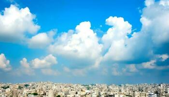 Sommer- Stadtbild Panorama- Horizont, hell Himmel, Nein Menschen, berühmt die Architektur generiert durch ai foto