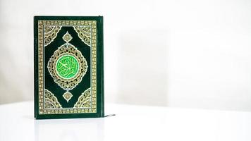 islamisches Konzept isoliert nah oben den heiligen Koran
