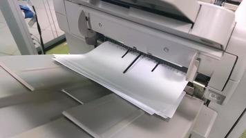Digitaldrucker beim Drucken von Dokumenten