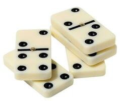 ein Stapel von Domino auf ein Weiß Hintergrund, ein intellektuell Spiel foto