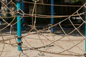 ein Klettern Netz auf ein Spielplatz foto