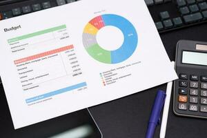 Budget Planung Konzept. Geschäft Planung Strategie Analyse diskutieren Neu planen finanziell Graph Daten. Arbeit mit dokumentieren Grafiken Konzept. foto