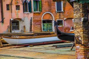 Gondelboote auf Docks foto