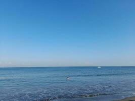 Morgen Atmosphäre auf ein Strand auf das Insel von Lombok, Indonesien foto