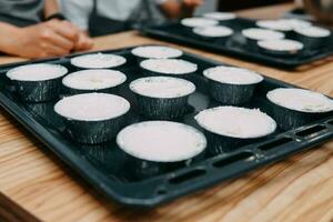 Kochen Süss Cupcakes mit kandiert Früchte auf das kulinarisch mk. wir Koch beim heim. foto