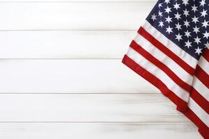 4 .. Juli Konzept. USA Flagge auf Weiß hölzern Hintergrund mit Kopieren Raum Text Bereich. ai generiert. foto