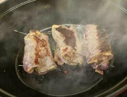 traditionell Deutsche Essen Rindfleisch Roulade mit Kohl und püriert Kartoffeln foto