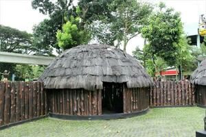 Jakarta, Indonesien-23 April 2023 Monument Taman Mini Indonesien indah anjungan Papua foto
