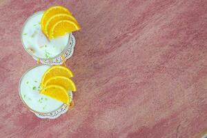 Milch Dessert mit Orange foto