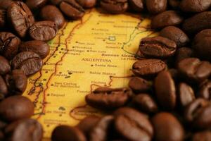 Bangkok, Thailand März 12, 2023 Kaffee Bohne auf Welt Karte, Einkaufen online zum Export oder importieren. foto