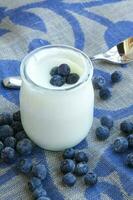 natürlich Joghurt mit Blaubeeren foto