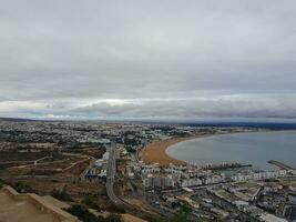 atemberaubend Foto von das voll Stadt Aussicht von Agadir Oufella