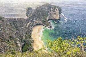 kelingking strand in nusa penida insel indonesien foto