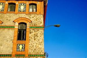 Fenster an der Fassade des Hauses foto