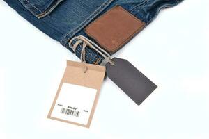 Preis Etikett mit Barcode auf Jeans foto