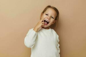 süß Mädchen Kinder Stil Emotionen Spaß Lebensstil unverändert foto