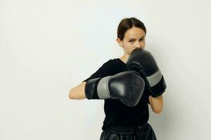 Foto ziemlich Mädchen Boxen schwarz Handschuhe posieren Sport Lebensstil unverändert