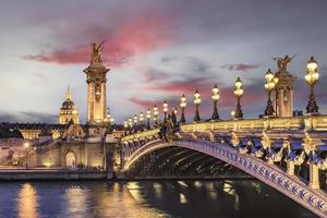 Alexander III Brücke in Paris bei Sonnenuntergang foto