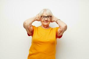 Porträt von ein alt freundlich Frau Gesundheit Lebensstil Brille Behandlung Nahansicht foto