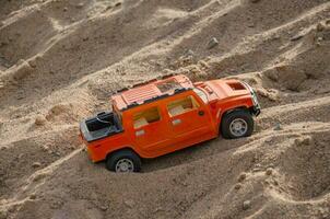 Kinder- Spielzeug Auto auf das Sand, Rallye foto