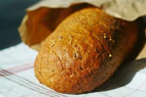 Nahaufnahme einer Scheibe Vollkornbrot foto