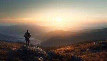 Männer erobern Berg Gipfel beim Sonnenaufgang, Rucksackreisen Abenteuer generiert durch ai foto