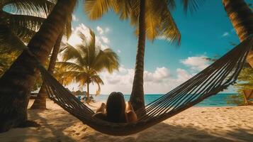 zurück Aussicht Frau Verlegung im ein Hängematte im zwischen zwei Palme Bäume auf ein tropisch Strand halten ein trinken entspannend. generativ ai foto