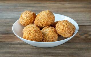 Schüssel mit Kroketten foto