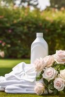 Wäscherei, Hauswirtschaft und Hauswirtschaft, Weiß sauber gefaltet Kleider und Waschmittel Conditioner Flasche im das Garten, Land Hütte Stil, generativ ai foto