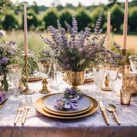 Hochzeit Tischlandschaft, elegant formal Abendessen Tabelle Einstellung, Tabelle scape mit Lavendel Dekoration zum Urlaub Party Veranstaltung Feier, generativ ai foto